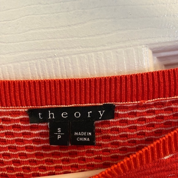 Theory textured crop sweater - Picture 5 of 9